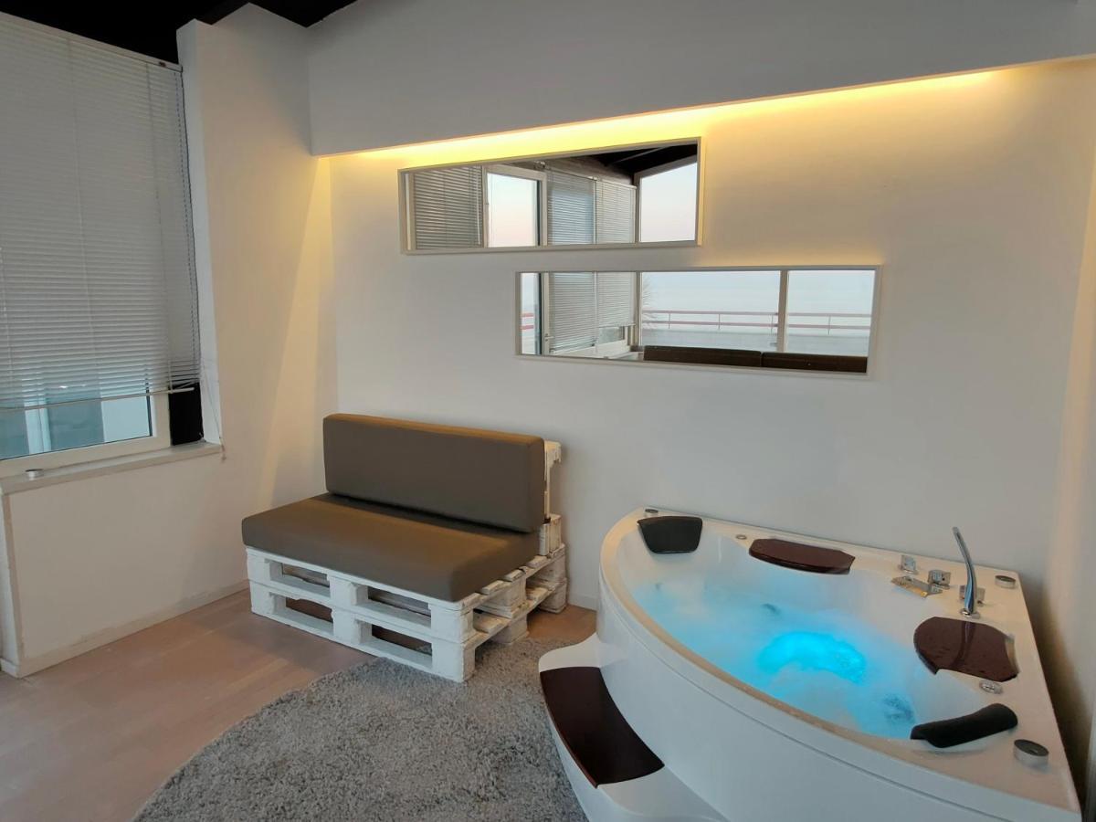 Seafront Suites Bari Bagian luar foto