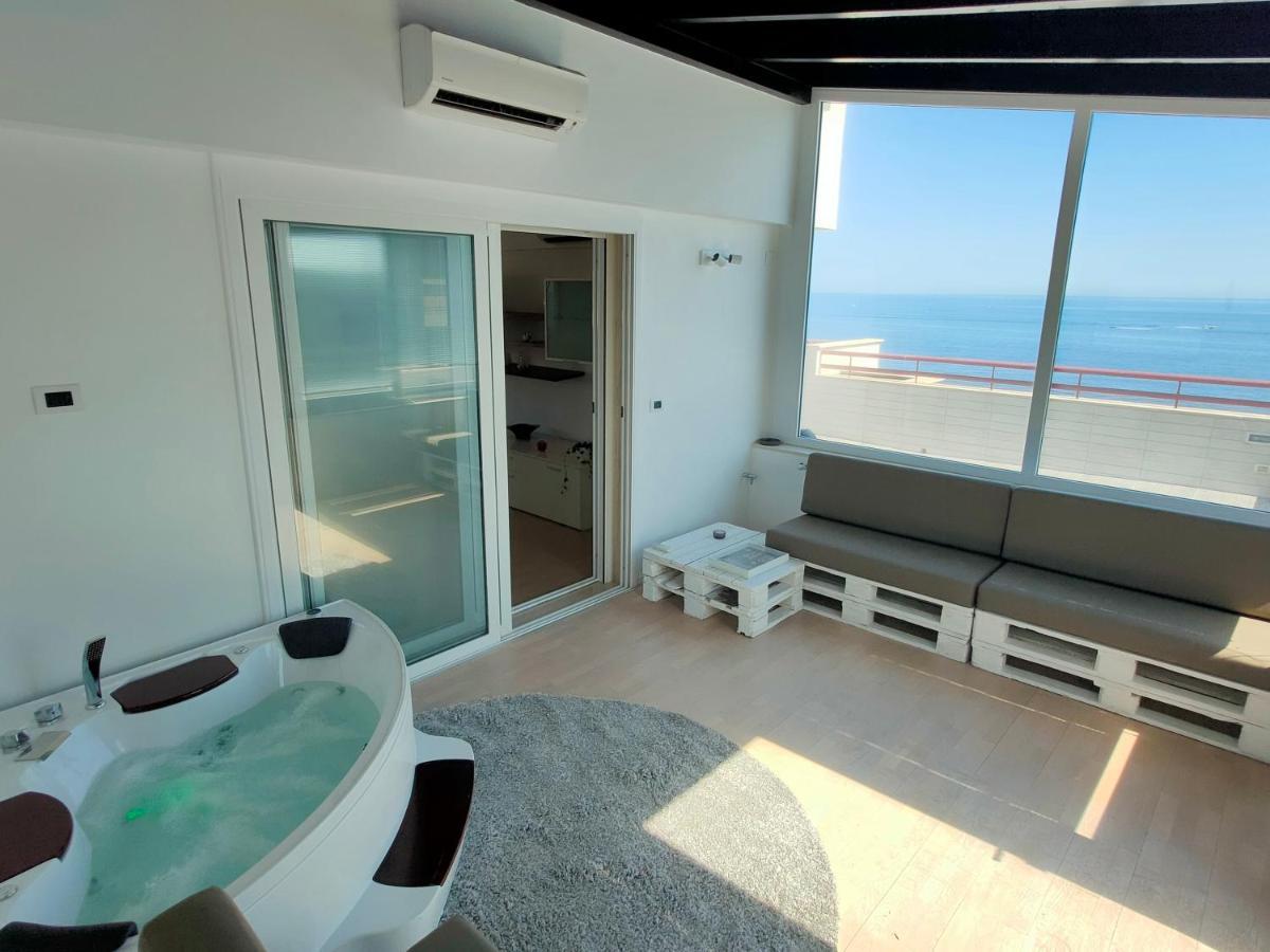 Seafront Suites Bari Bagian luar foto