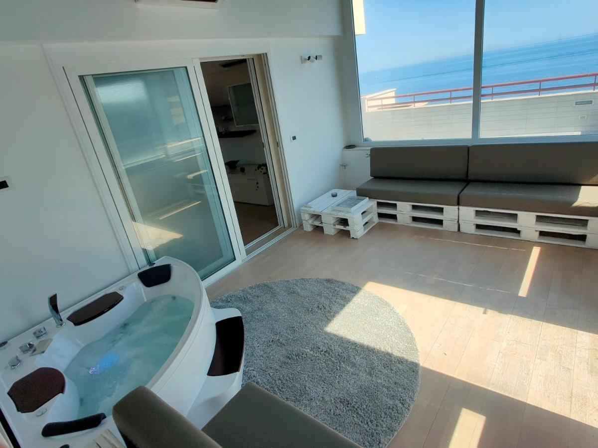 Seafront Suites Bari Bagian luar foto